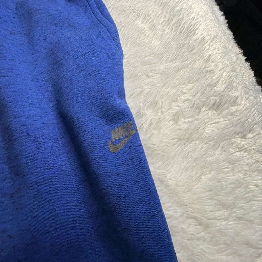 Nike Tech Fleece cuffed sweatpants in blue And Black Size S